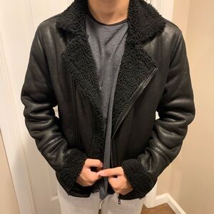 H&M faux leather sherpa in excellent condition. Can also fit women size medium.